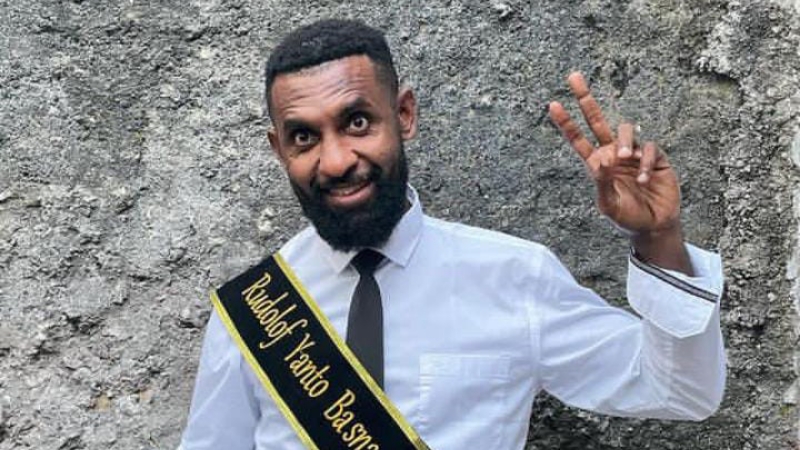 MENGABDI: Rudolof Yanto Basna menyelesaikan program magister di UNY Jogjakarta. (Dok instagram Rudolof Yanto Basna)