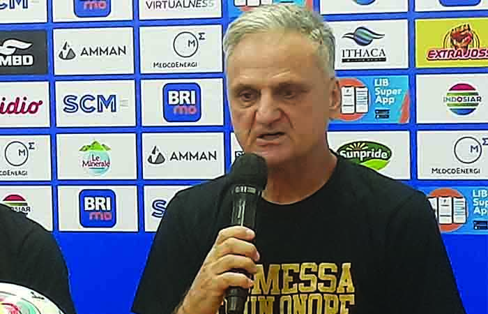 SLEMAN - Pelatih PSS Sleman Marian Mihail