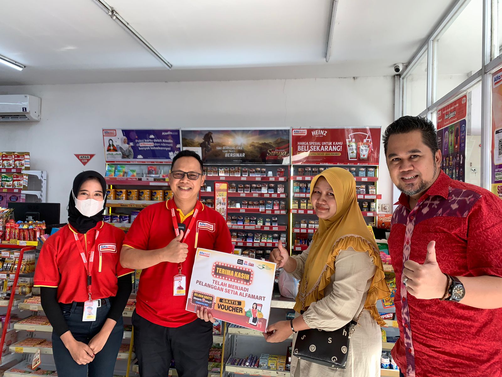 BELANJA: Semarakkan Hari Pelanggan Nasional 2023, Alfamart bagikan total puluhan juta voucher belanja kepada member setia Alfamart Alfagift. (ISTIMEWA)