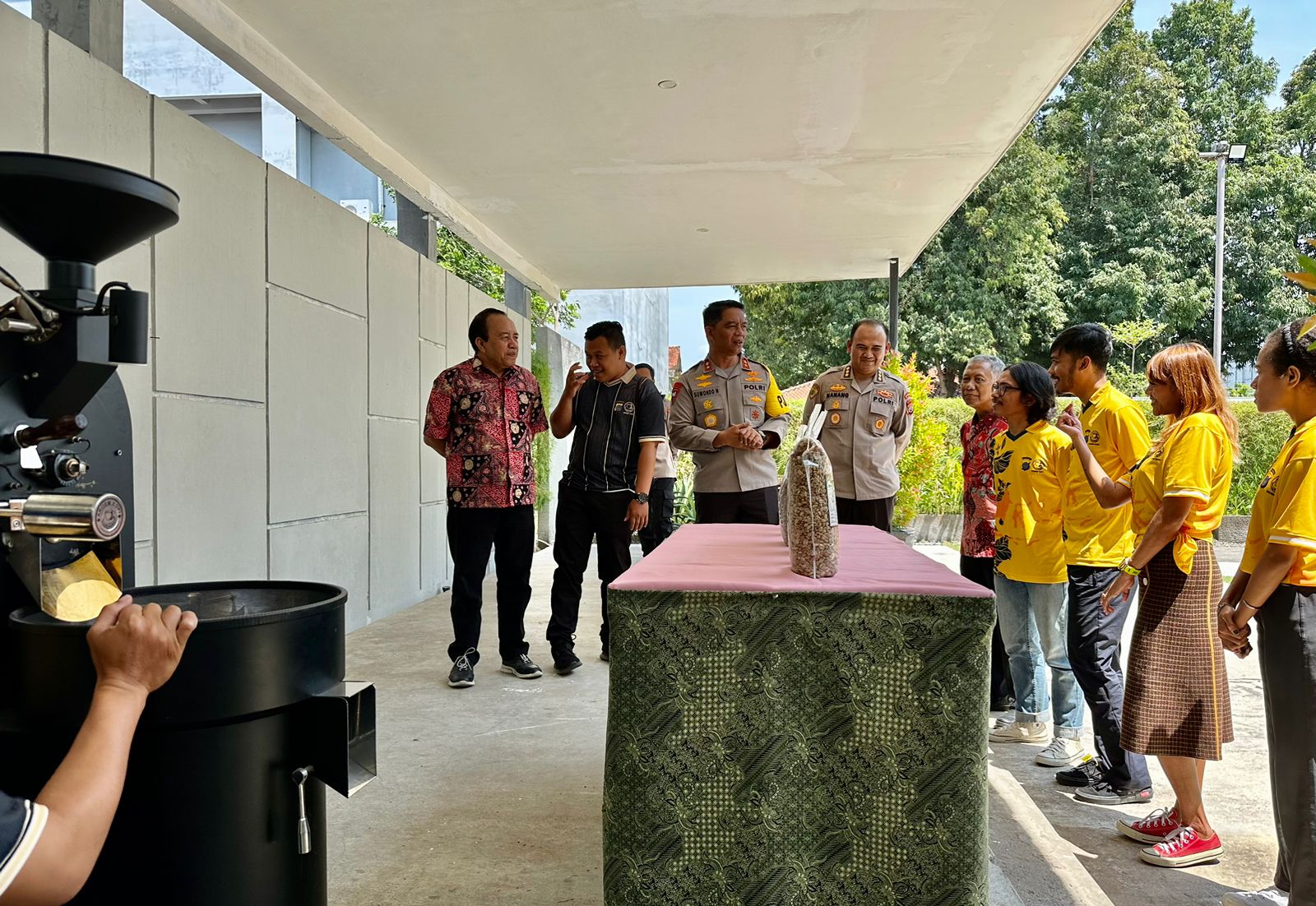 Kapolda DIJ Irjen Pol Suwondo Nainggolan menghadiri pelatihan barista bagi 20 orang pemuda yang diinisiasi Biro SDM Polda DIJ