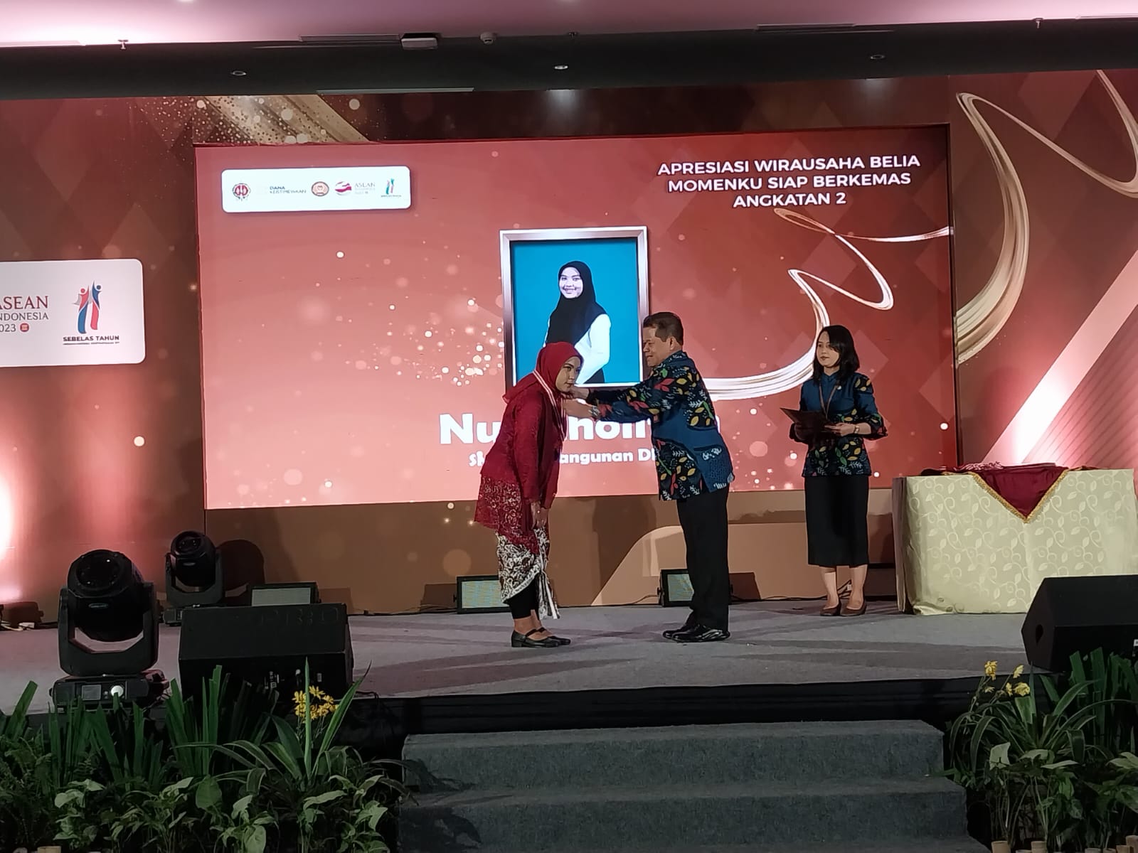 MOMENKU: Apresiasi Wirausaha Belia Momenku Siap Berkemas Angkatan 2 tahun 2023 di Hotel Grand Rohan, Selasa (5/9/2023). (Wulan Yanuarwati/Radar Jogja)