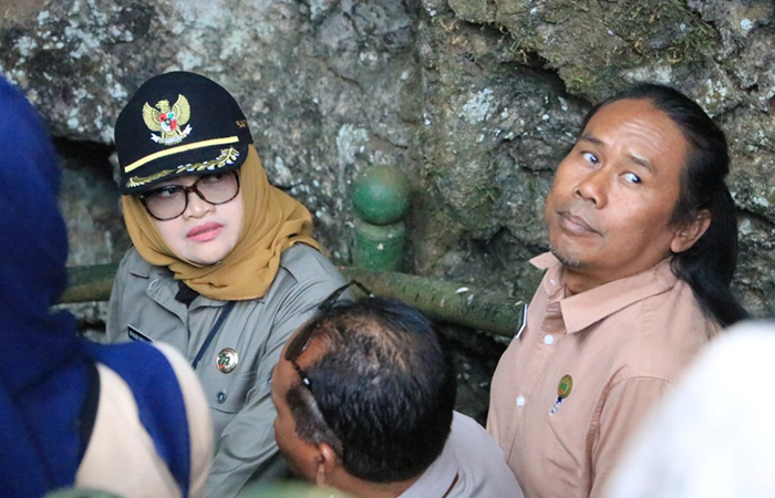 KOLABORATIF: Pj Bupati Kulon Progo Ni Made Dwipanti Indrayanti dan Kepala Dinas Pariwisata Kulon Progo Joko Mursito saat meninjau Wisata Goa Kiskendo di Kalurahan Jatimulyo, Kapanewon Girimulyo.