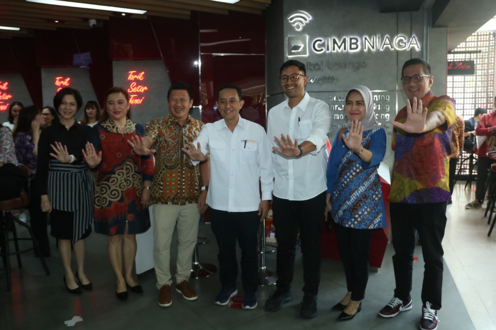 HARI PELANGGAN: Dalam rangka peringatan hari pelanggan nasional CIMB Niaga memberikan ragam program dan promo bagi para pelanggannya. (FAHMI F/RADAR JOGJA)
