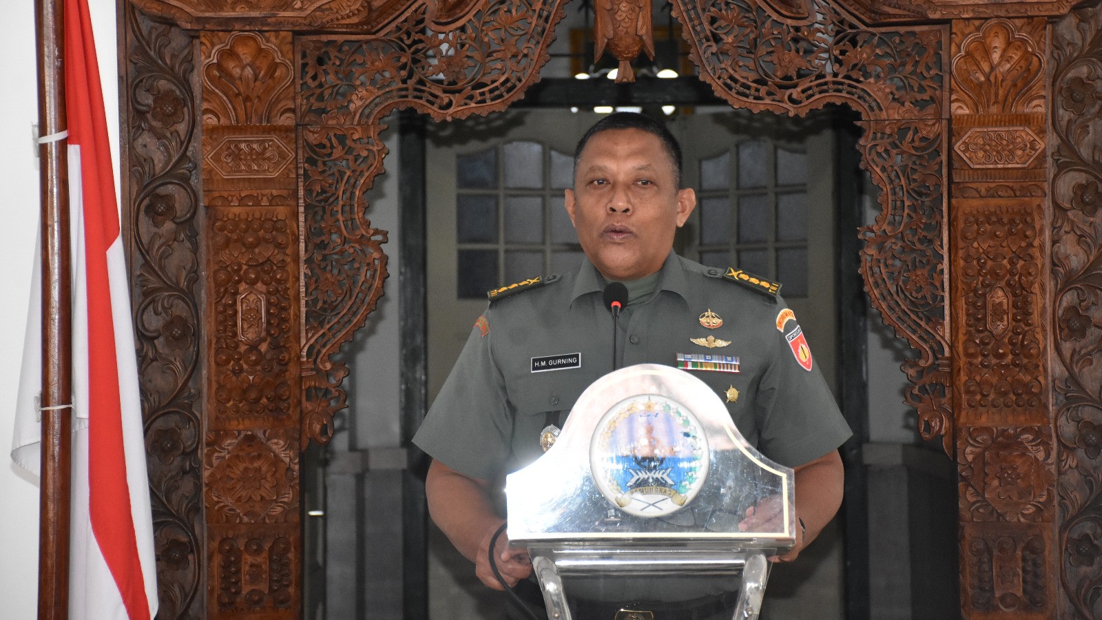 KOKOH: Kasrem 072/Pamungkas Kolonel Inf Hotlan Maratua Gurning saat komunikasi sosial dengan komponen masyarakat DIY di serambi Makorem 072/Pamungkas Yogyakarta Selasa (5/9/2023).  (Penrem 072/PMK)