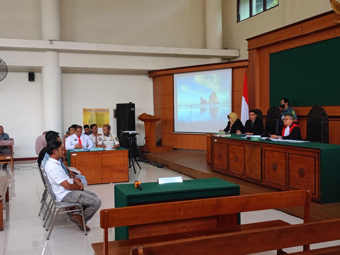 SAH: Suasana sidang di PN Jogja terkait tipiring pembuangan sampah secara illegal, Rabu (6/9). (Alfi Annissa Karin/Radar Jogja)