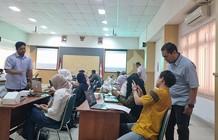 FOKUS: Para pelaku UMKM mengikuti bimbingan teknis pemanfaatan e-catalog dalam sesi kelas bisnis yang dilangsungkan di Dinkop UKM DIJ.Fahmi Fahriza/Radar Jogja