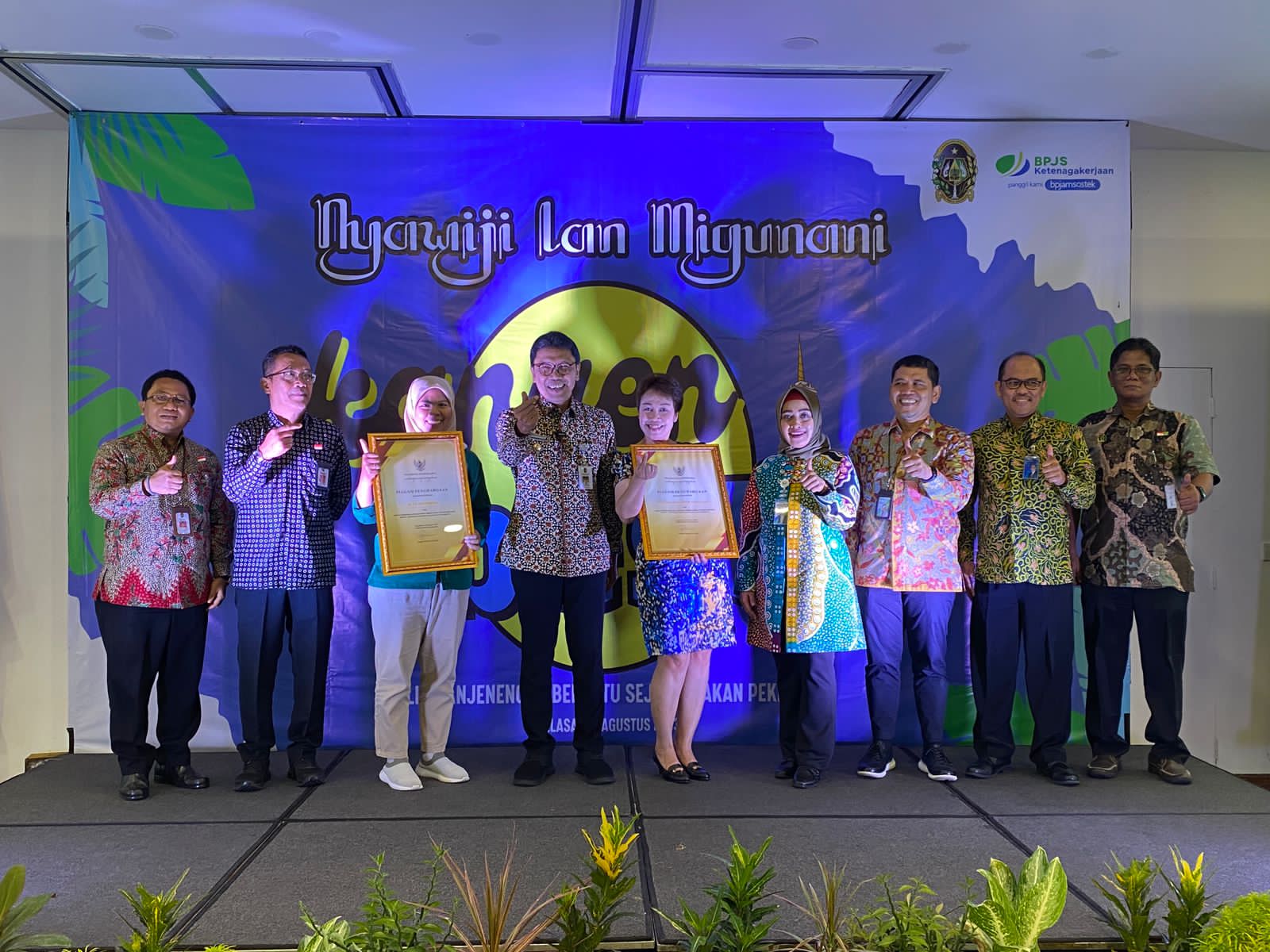 Penjabat Wali Kota Jogja dan jajaran BPJS Ketenagakerjaan DIJ-Jateng berfoto bersama