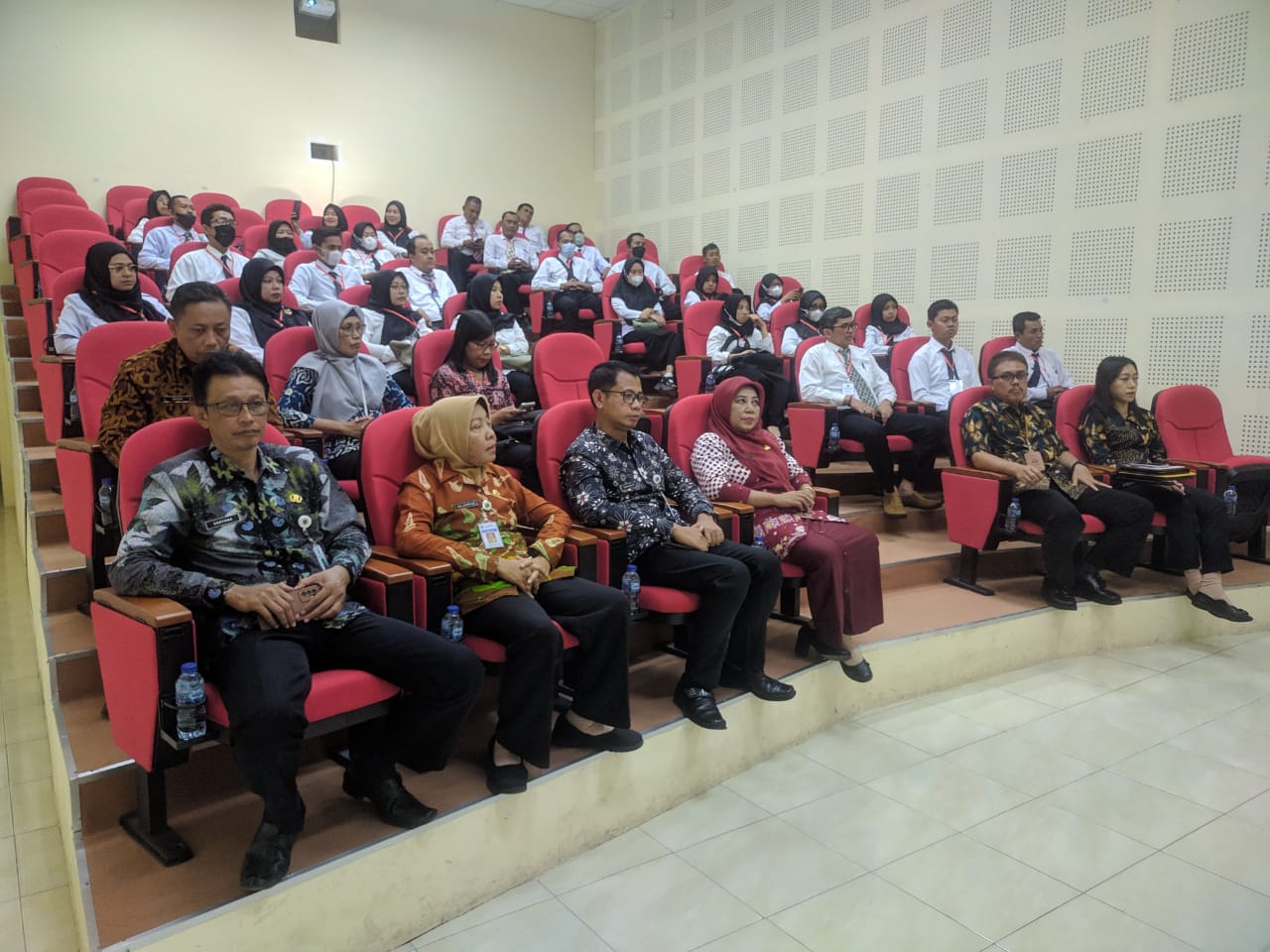 TERBUKA: Kunjungan dari Pemkab Gunungkidul untuk observasi lapangan pengelolaan arsip di Dinpusip Purworejo beberapa waktu lalu. (Dok Dinpusip Purworejo)
