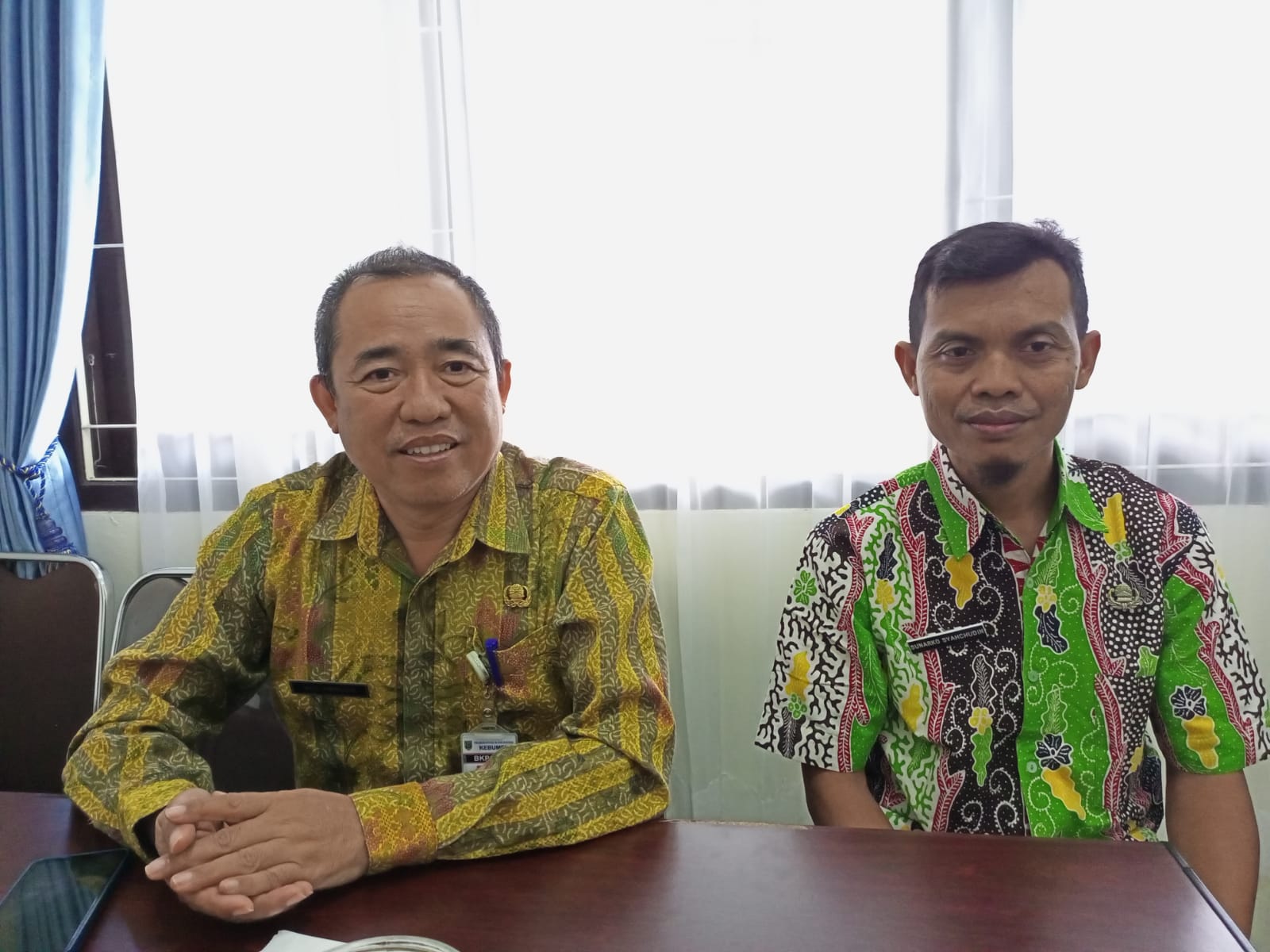 TEKNIS: Kepala Badan Kepegawaian dan Pengembangan Sumber Daya Manusia (BKSDM) Kebumen Moh Amirudin (kiri). (M.HAFIED/RADAR KEBUMEN)
