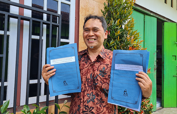 SEMRINGAH: Setelah menanti 28 tahun lamanya, warga RT 07/RW VI Kelurahan Magersari, telah mendapatkan hak soal status tanah dan bangunan perumahan sub-inti. Termasuk Wawan, yang memiliki dua tanah.