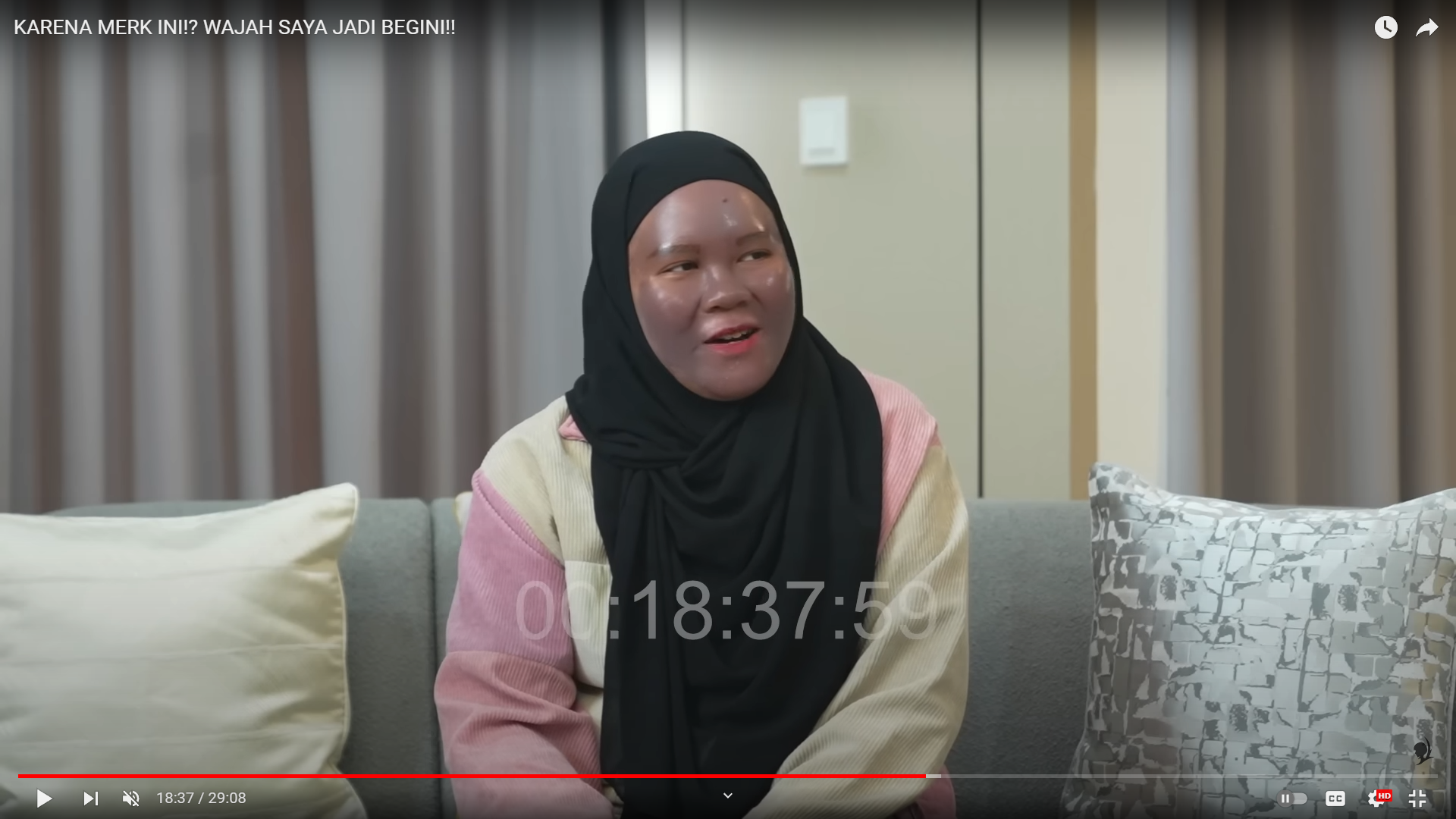 Korban Skincare abal-abal Nur Tya saat diundang dalam podcast dr Richard Lee. (Youtube dr richard Lee)