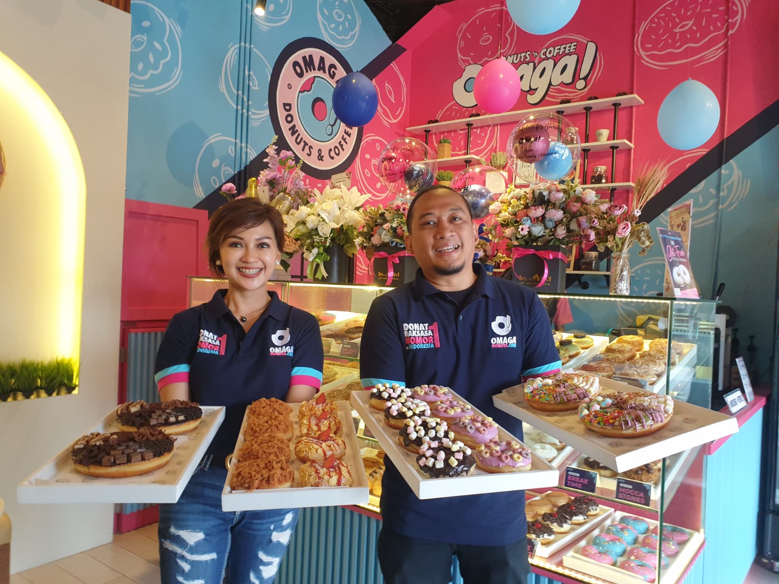 DONAT: outlet Omaga Donuts & Coffee mengusung konsep simpel, dinamis dan modern dengan segmentasi market anak muda dan keluarga.(FAHMI F/RADAR JOGJA)