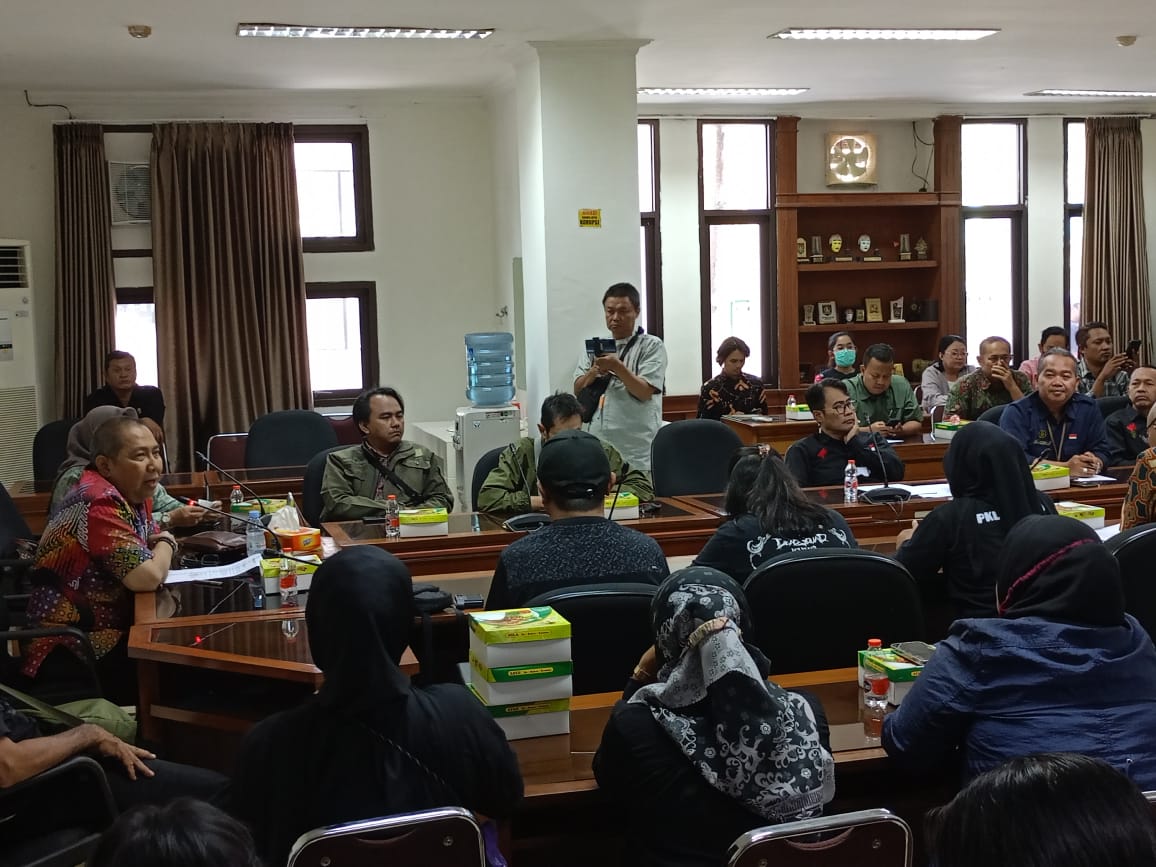 AUDIENSI: Proses audiensi pedagang Teras Malioboro 2 di DPRD Kota Jogja, Jumat (8/9). (Alfi Annissa Karin/ Radar Jogja)
