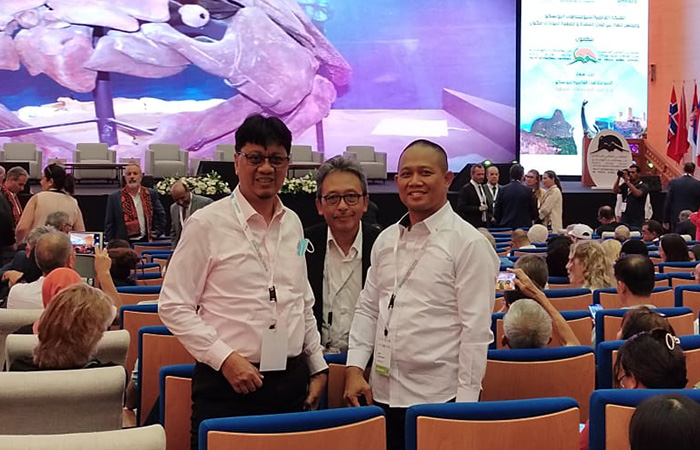 PROKOPIM KEBUMEN UNTUK RADAR KEBUMEN SELAMAT : Bupati Kebumen Arif Sugiyanto (kanan) didampingi Kepala Bappeda Kebumen Edi Riyanto (kiri) menghadiri konferensi internasional UNESCO Global Geopark