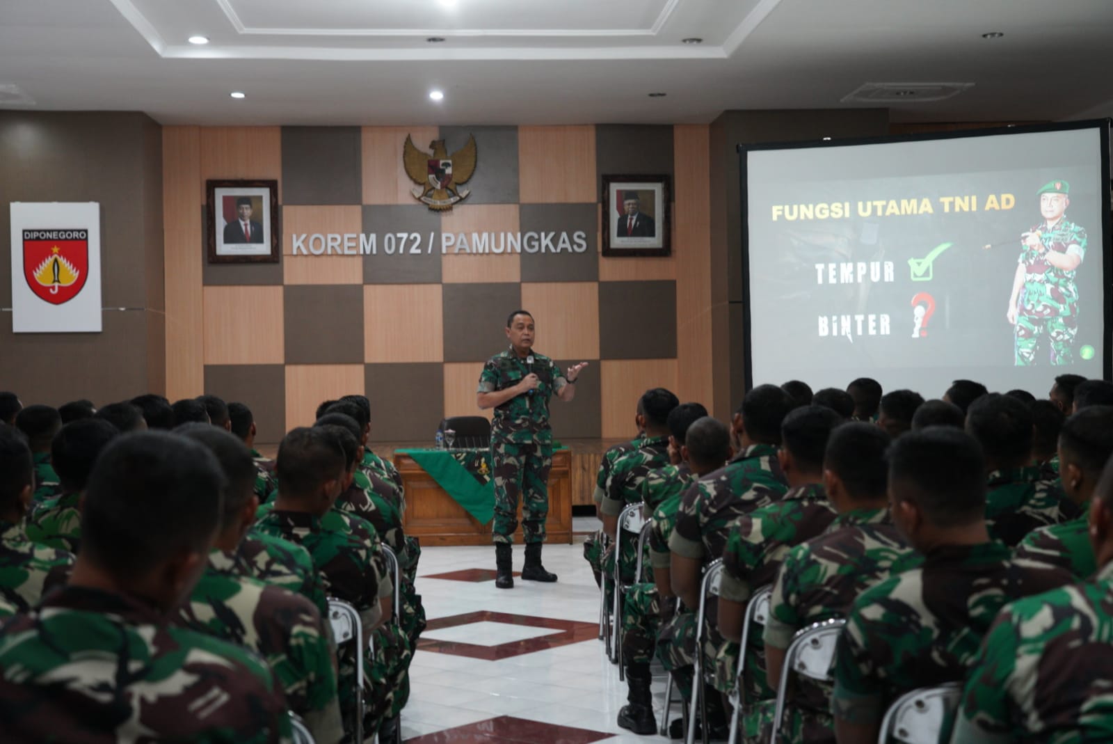 KREATIF: Danrem 072/Pamungkas Brigjen Joko Purnomo pada kegiatan Jam Komandan di Ruang Soegiono Makorem 072/Pamungkas Kota Yogyakarta Senin (11/9/2023). (Dok Penrem 072/PMK)