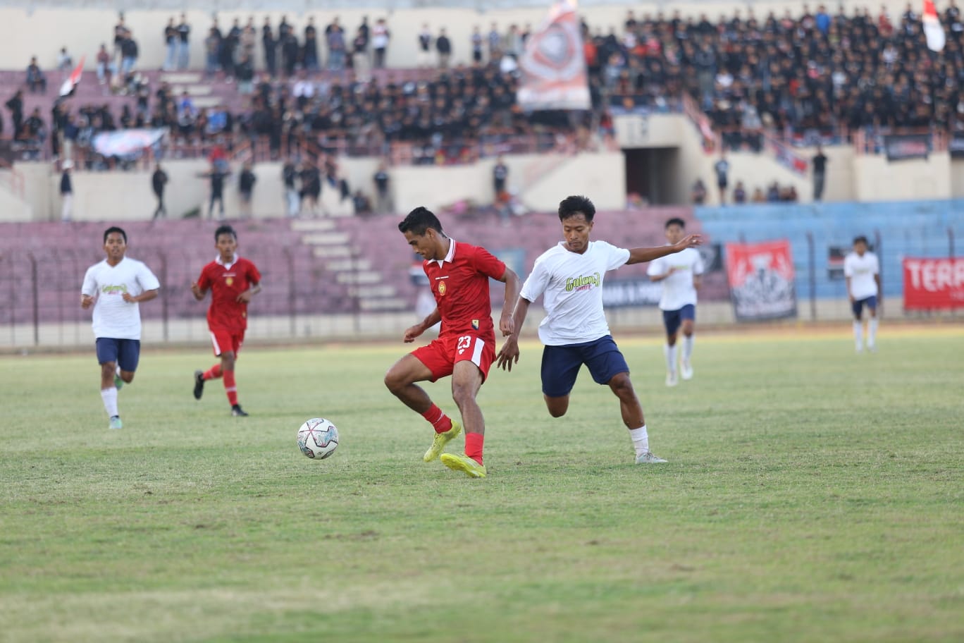 TANDING: Tim Pra-PON DIY saat melakoni laga uji coba melawan Persiba Bantul, Minggu (10/9) di Stadion Sultan Agung. (Dok Persiba Bantul)