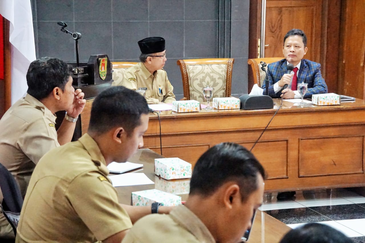 SAMA: Sekda Kabupaten Magelang menerima kunjungan Minister Counsellor KBRI Dhaka Bangladesh di Ruang Cemerlang, Selasa (13/9). (Dok Pemkab Magelang)