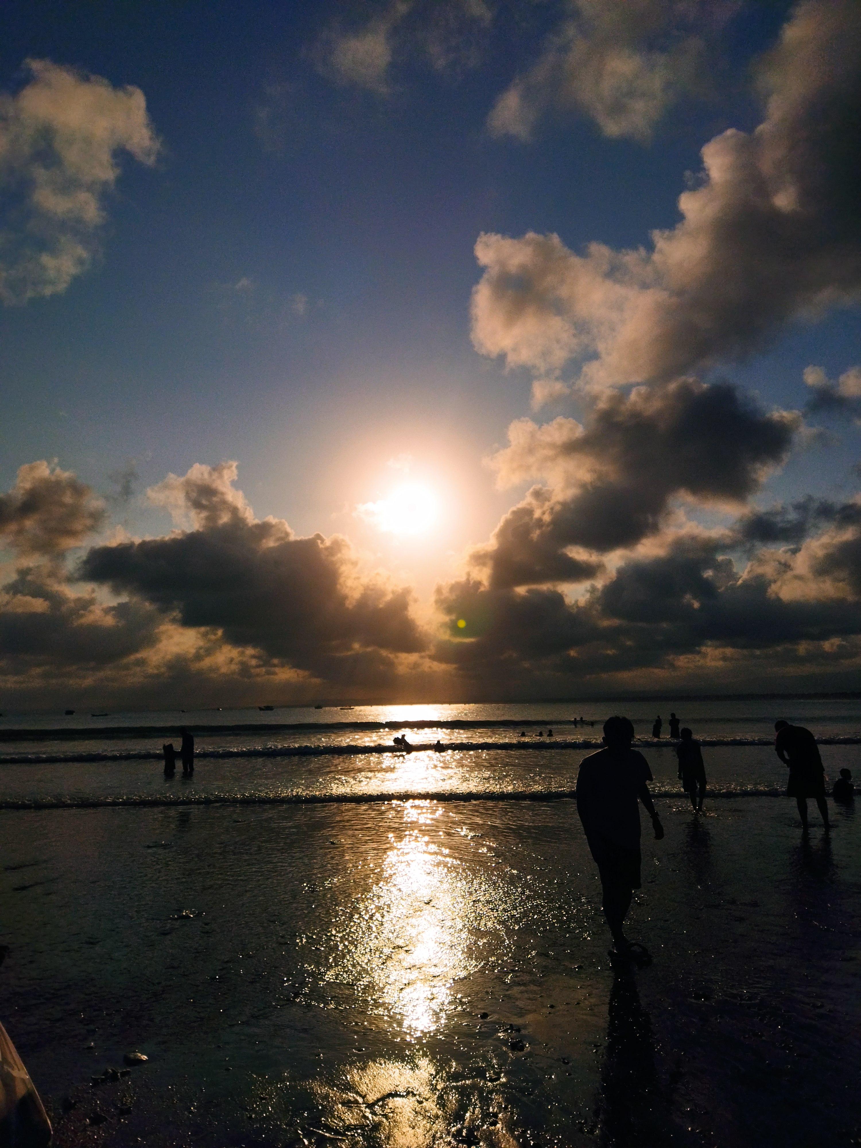 MOLEK: Indahnya Pantai Pangandaran yang berbatasan langsung dengan Samudera Hindia. (Dok Pribadi Putri Hanna Faridah)
