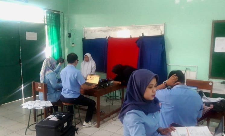 AKTIF: Suasana perekaman KTP elektronik di MAN 5 Sleman. (Dok. MAN 5 Sleman)