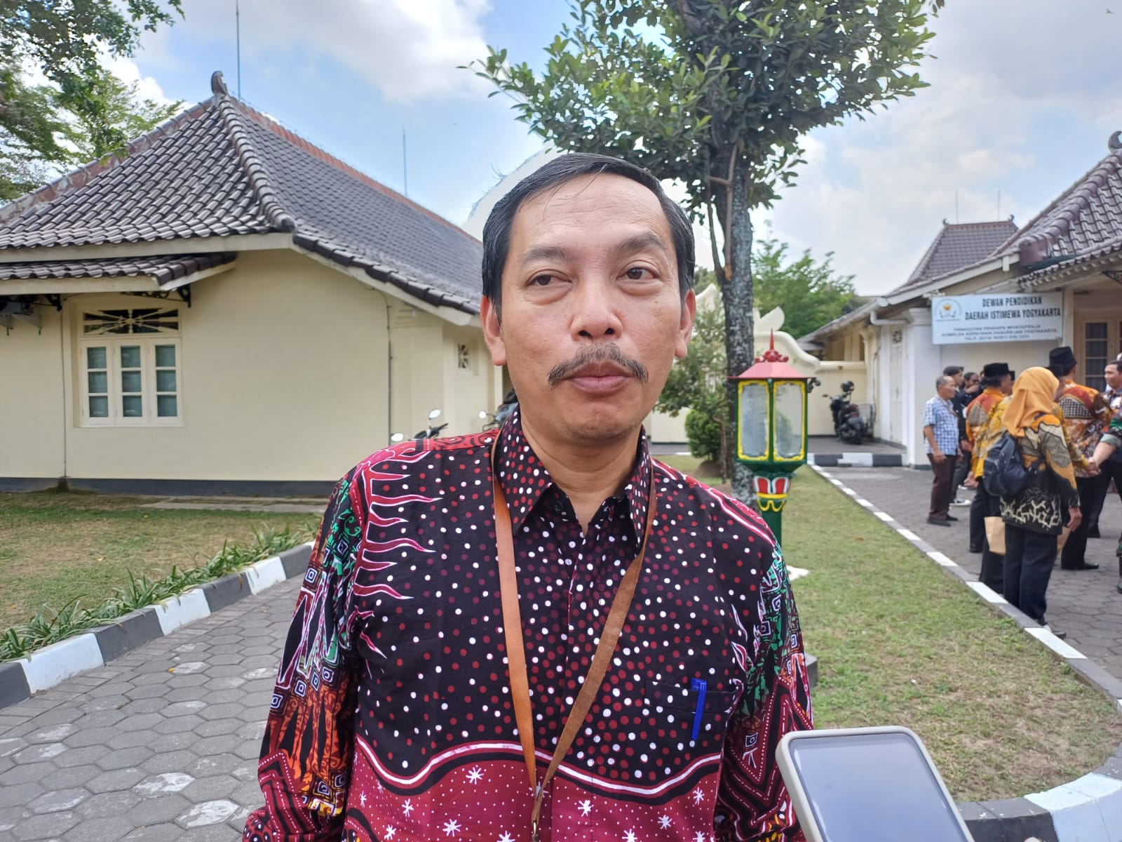 TARGET: Paniradya Pati Kaistimewan Aris Eko Nugroho di Kompleks Kepatihan Rabu (13/9). (Winda Atika Ira P/Radar Jogja)