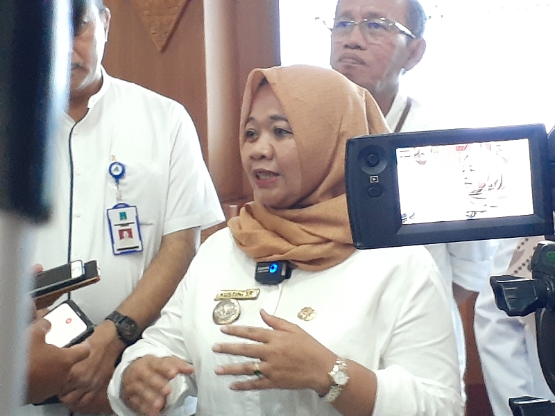 MURAH: Suasana penandatanganan kerja sama antara Bupati Sleman Kustini Sri Purnomo dengan Bulog Kanwil DIY di Pemkab Sleman, Rabu (13/9). (IWAN NURWANTO/RADAR JOGJA)