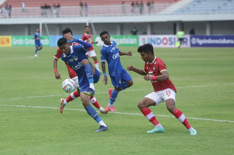FIGHT: Penampilan PSIM Jogja saat menghadapi Bekasi FC di laga Liga 2 Minggu (10/9) lalu. (Elang Kharisma Dewangga/Radar Jogja)