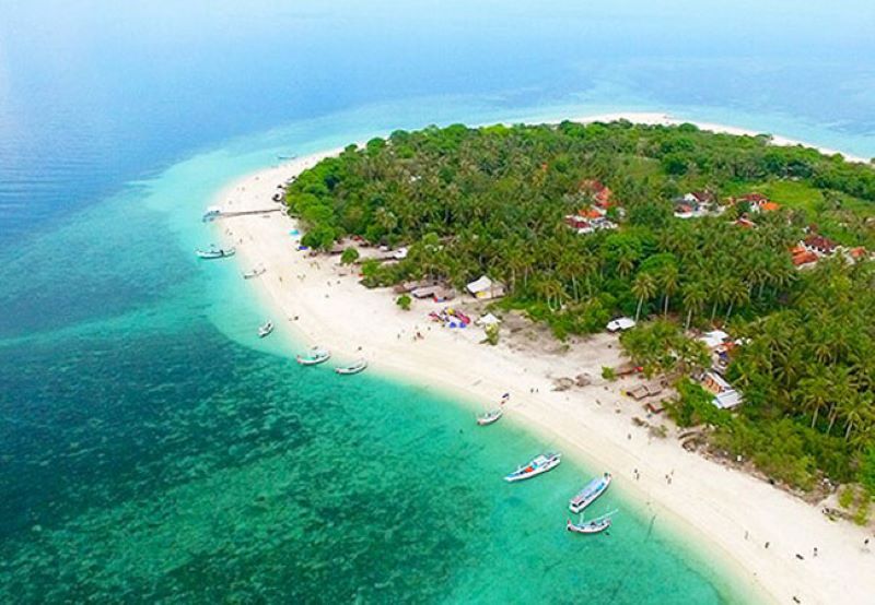 Pulau Gili Inyang adalah salah satu pulau di Indonesia yang terletak di Kecamatan Dungkek, Kabupaten Sumenep, Jawa Timur