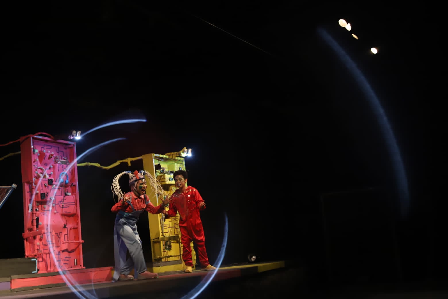 TEATER: Mengkritik isu ketergantuangan atas realitas virtual, Teater ESKA berhasil mempersembahkan sebuah karya pementasan teater pada 9 September 2023 di gelanggang Teater ESKA. (ISTIMEWA)