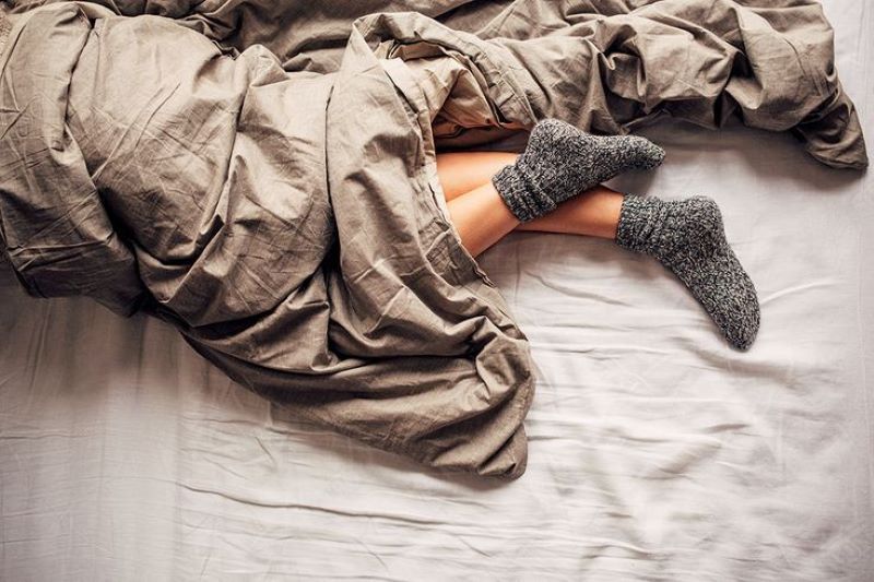 Memakai kaos kaki pengaruhi kualitas tidur bahkan disinyalir bisa atasi insomnia. (Pin Canadian Living)