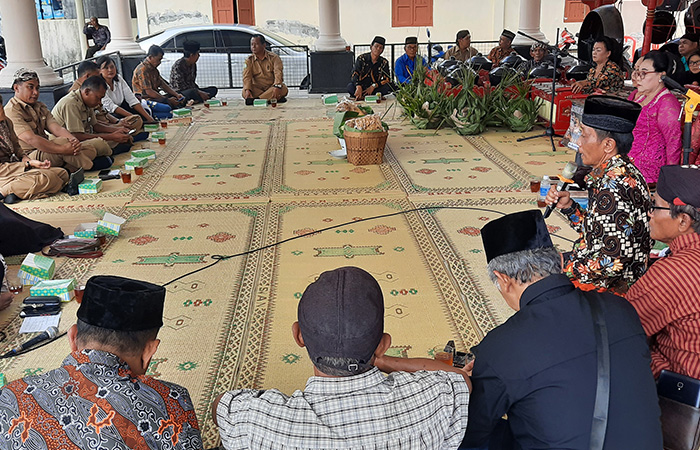 BANYAK MAKANAN - Warga Siyono Wetan, Siyono, Playen saat menggelar acara rasulan beberapa waktu lalu.GUNAWAN/Radar Jogja&nbsp;
