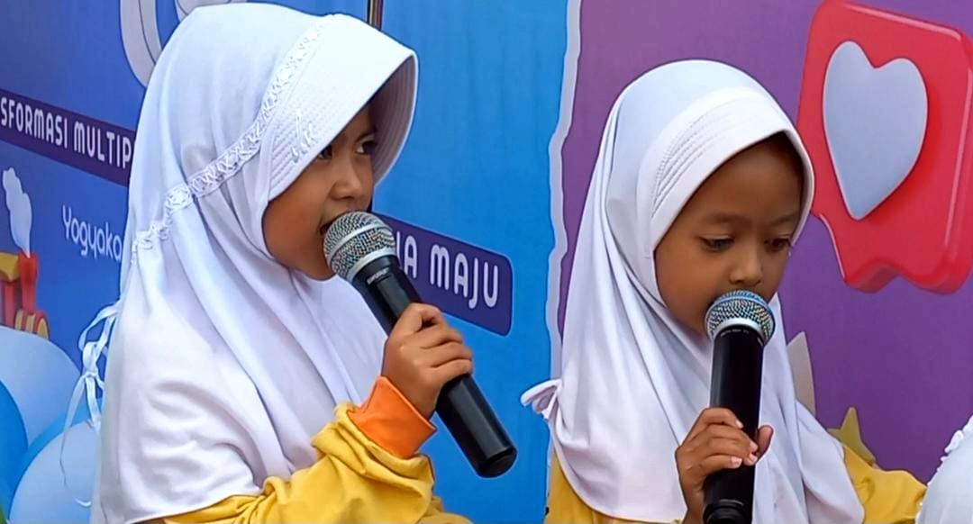 PERCAYA DIRI: Kegiatan senam massal dan lomba menempel bentuk geometri sebagai rangkaian acara HUT di LPP RRI Jogja. (Istimewa)