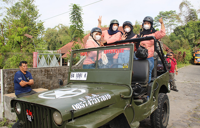 WISATA ANDALAN: Wisatawan menikmati objek wisata di kawasan Gunung Merapi. Dinas Pariwisata Sleman menargetkan kunjungan wisata pada tahun ini menyentuh 7 juta wisatawan.ISTIMEWA