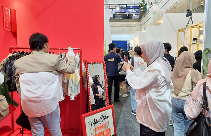 Ilustrasi foto para pembeli yang melakukan transaksi secara langsung atau offline.Fahmi Fahriza/RADAR JOGJA