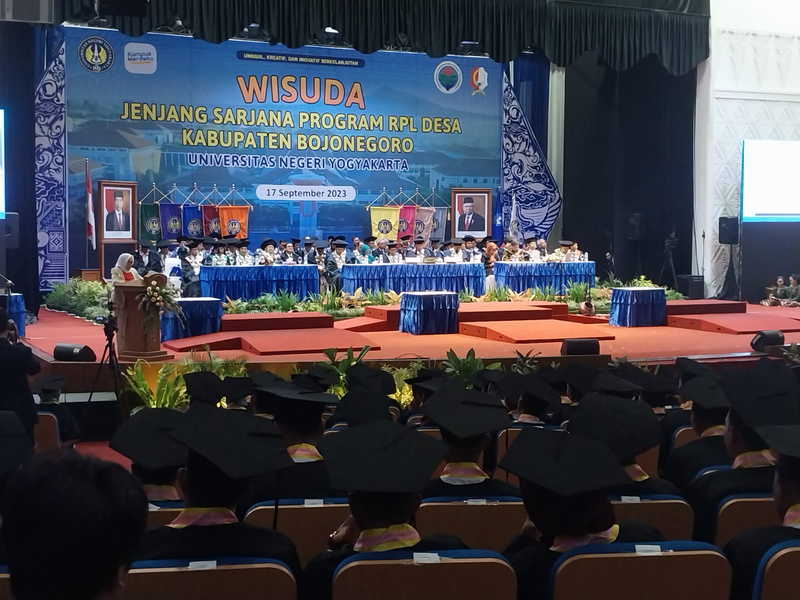 MUTU: UNY memwisuda 384 Aparat Desa Kabupaten Bojonegoro melalui program RPL Desa. (Wulan Yanuarwatil/Radar Jogja)