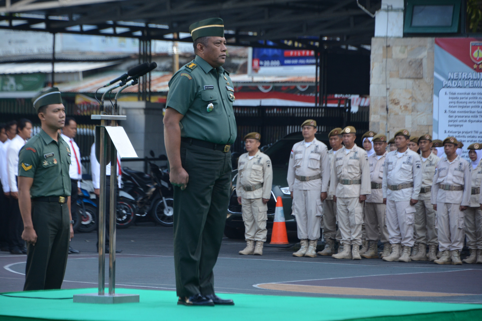 NETRAL: Kasrem 072/Pamungkas Kolonel Inf Hotlan Maratua Gurning memimpin upacara 17-an bulan September 2023 di Lapangan Apel Makorem 072/Pamungkas, Yogyakarta, Senin (18/9/2023). (Dok Penrem 072/PMK)