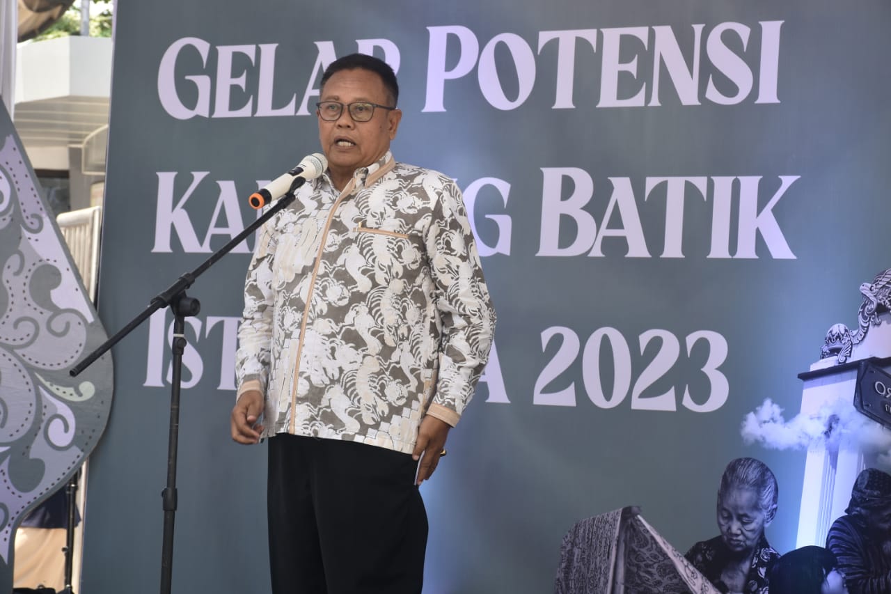 Ketua DPRD DIY Nuryadi memberikan atensi khusus terhadap batik.