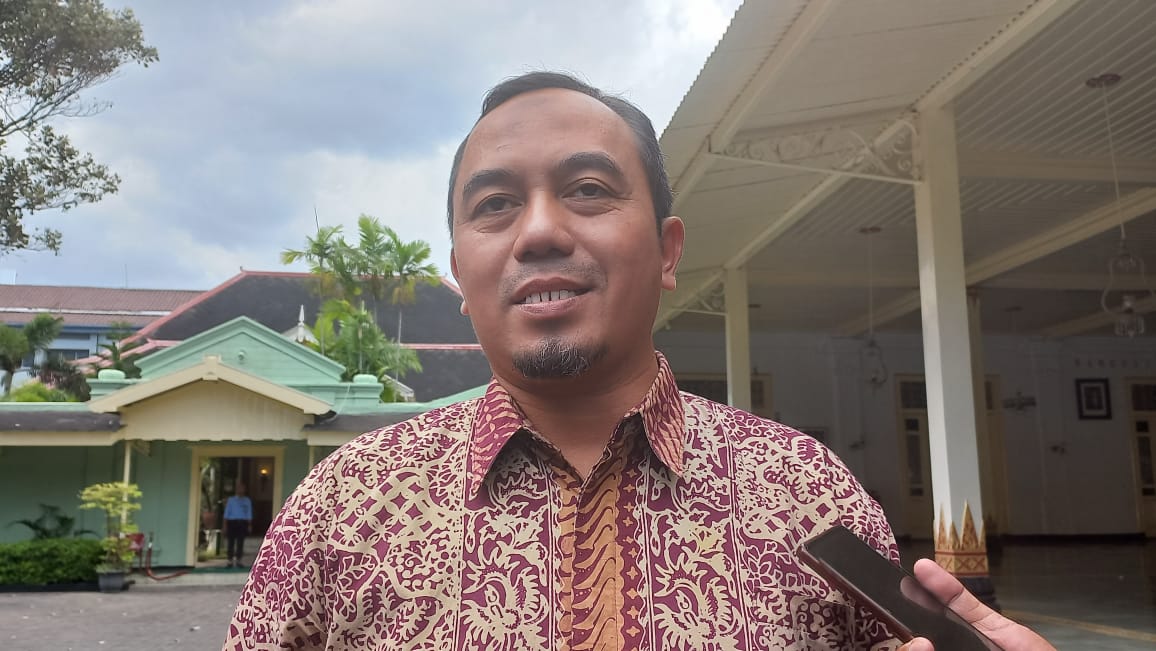 BAIK: Wakil Ketua DPRD DIY Huda Tri Yudiana di Kompleks Kepatihan Selasa (19/9). (Winda Atika Ira P/Radar Jogja)