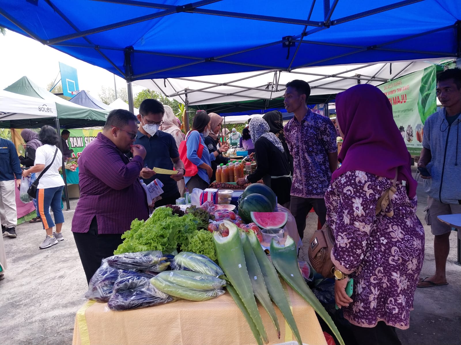 KOMPLET: Pasar Krempyeng RSA UGM digelar setiap Rabu Wage, upaya kenalkan produk lokal sehat dan bisa healing. (Wulan Yanuarwati/Radar Jogja)