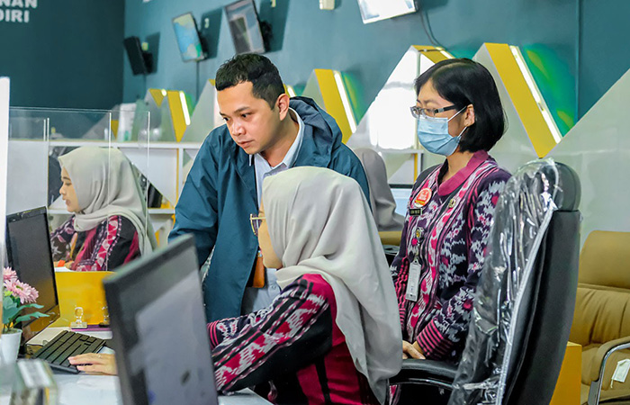 LIHAT DARI DEKAT: Tim evaluator nasional, KemenPAN RB meninjau beberapa aktivitas pelayanan masyarakat di kantor Disdukcapil Kota Magelang dan mal pelayanan publik (MPP).Dok: Prokompim Kota Magelang