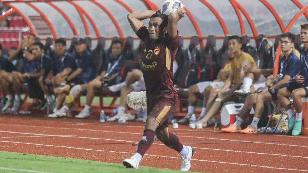 LEMPAR: PSM Makassar harus takluk dari Hai Phong 3-0 di penyisihan Grup H AFC di Lach Tray Stadium, Kamis (21/9) malam. (Istimewa)