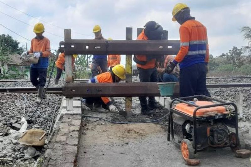 Penutupan perlntasan KA sebidang di Sedayu Bantul