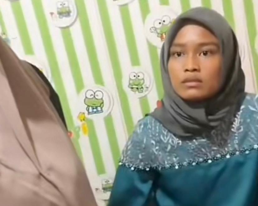 Viral MUA dituduh curi amplop pengantin. (Tangkapan layar TikTok/@tinaboloomakeupwedding)