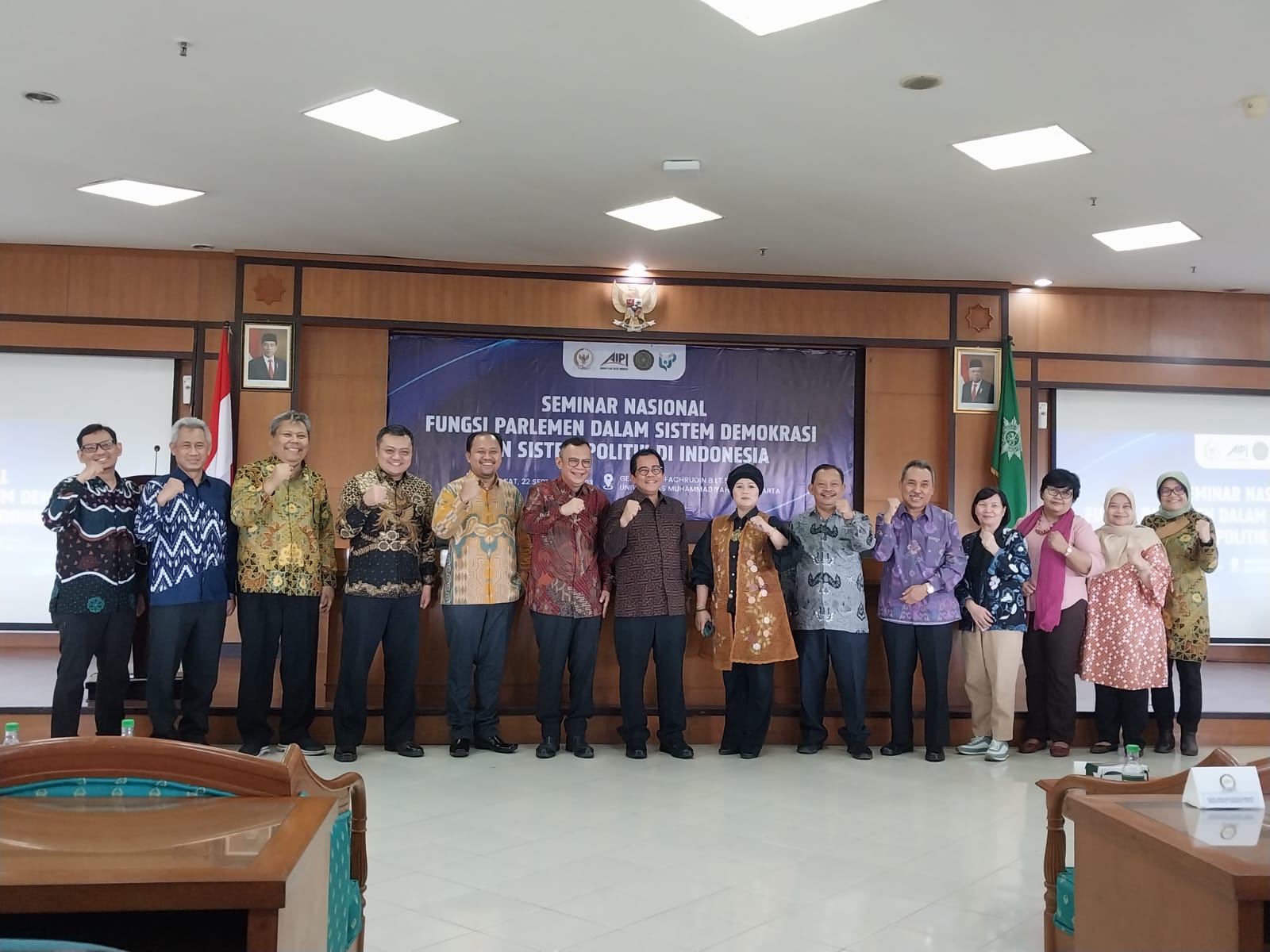 DISKUSI: Seminar Nasional Fungsi Parlemen Dalam Sistem Demokrasi dan Sistem Politik di Indonesia di UMY Jogja. (WULAN Y/RADAR JOGJA)