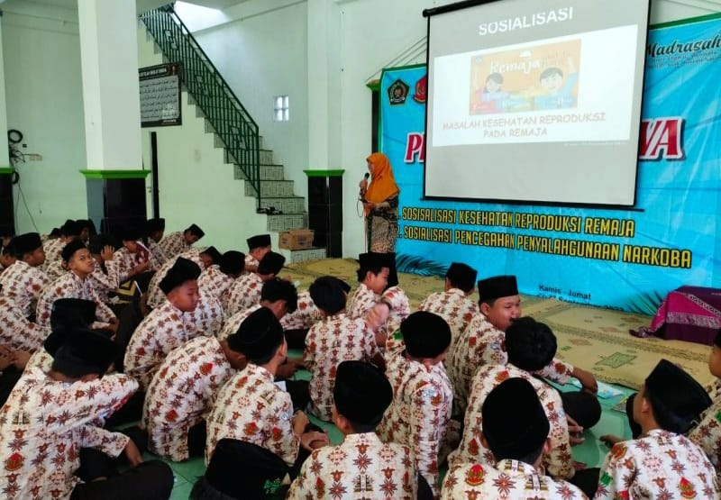 EDUKASI: Siswa MTsN 6 Bantul Diberi Pemahaman Kesehatan Reproduksi Perspektif Medis dan Agama.Mtsn 6 Bantul untuk radar jogja.