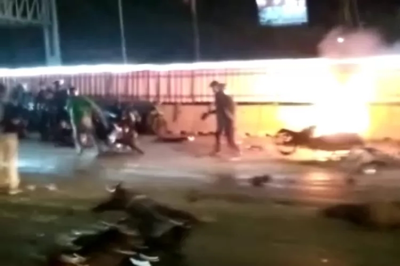 NAHAS: Kecelakaan beruntun terjadi di Exit Tol Bawen, Semarang, Sabtu malam (23/9). (Dok Tangkapan Layar)