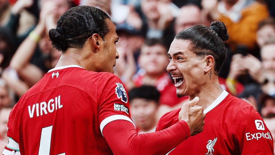 YAKIN: Pemain Liverpool Darwin Nunez dan Virgil van Dijk melawan West Ham United dalam Liga Inggris di Anfield Stadium, Minggu (24/9) malam. (Dok Liverpool)