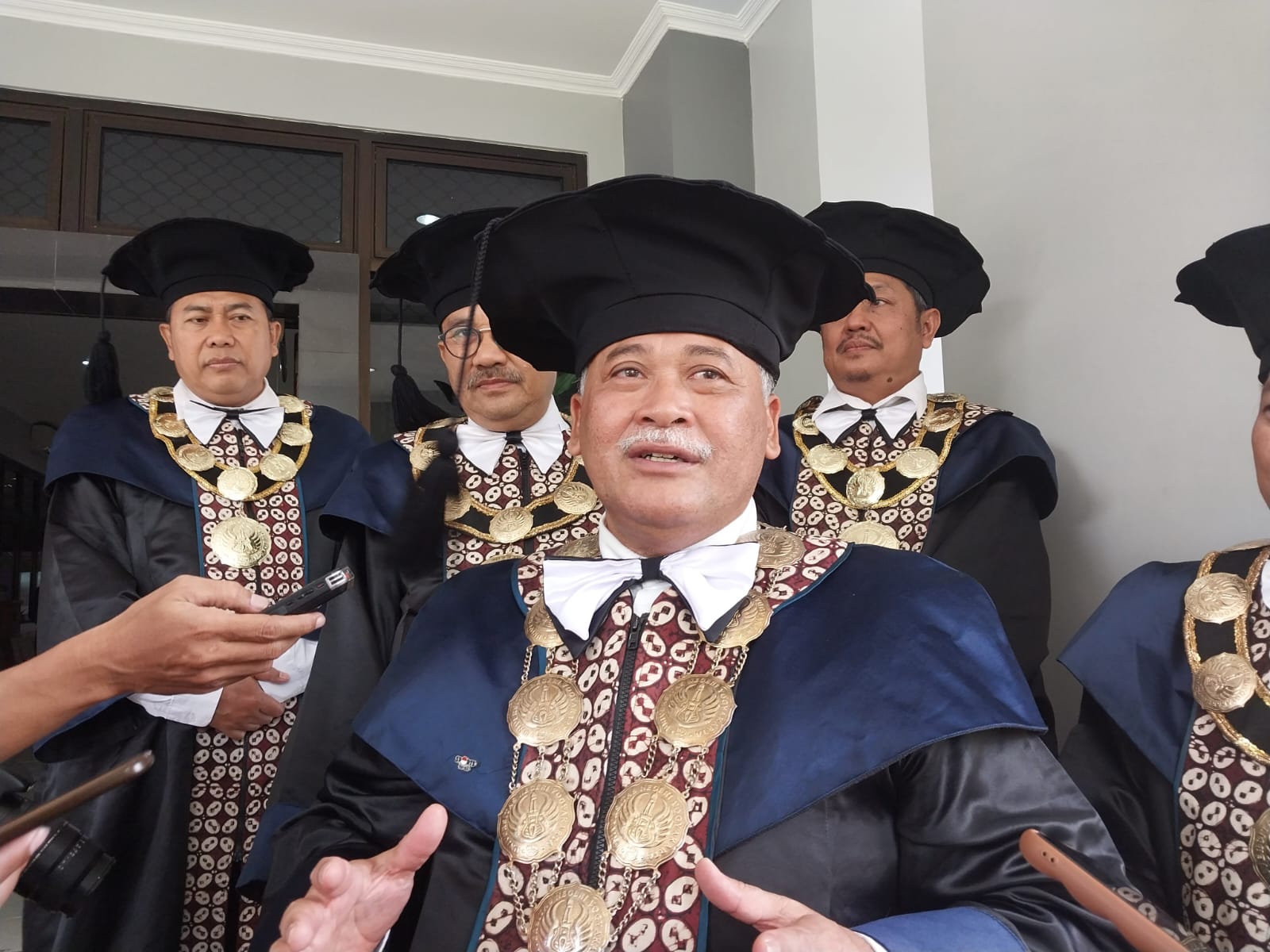 TERBUKA: Rektor UNY Sumaryanto. (Wulan Yanuarwati/Radar Jogja)