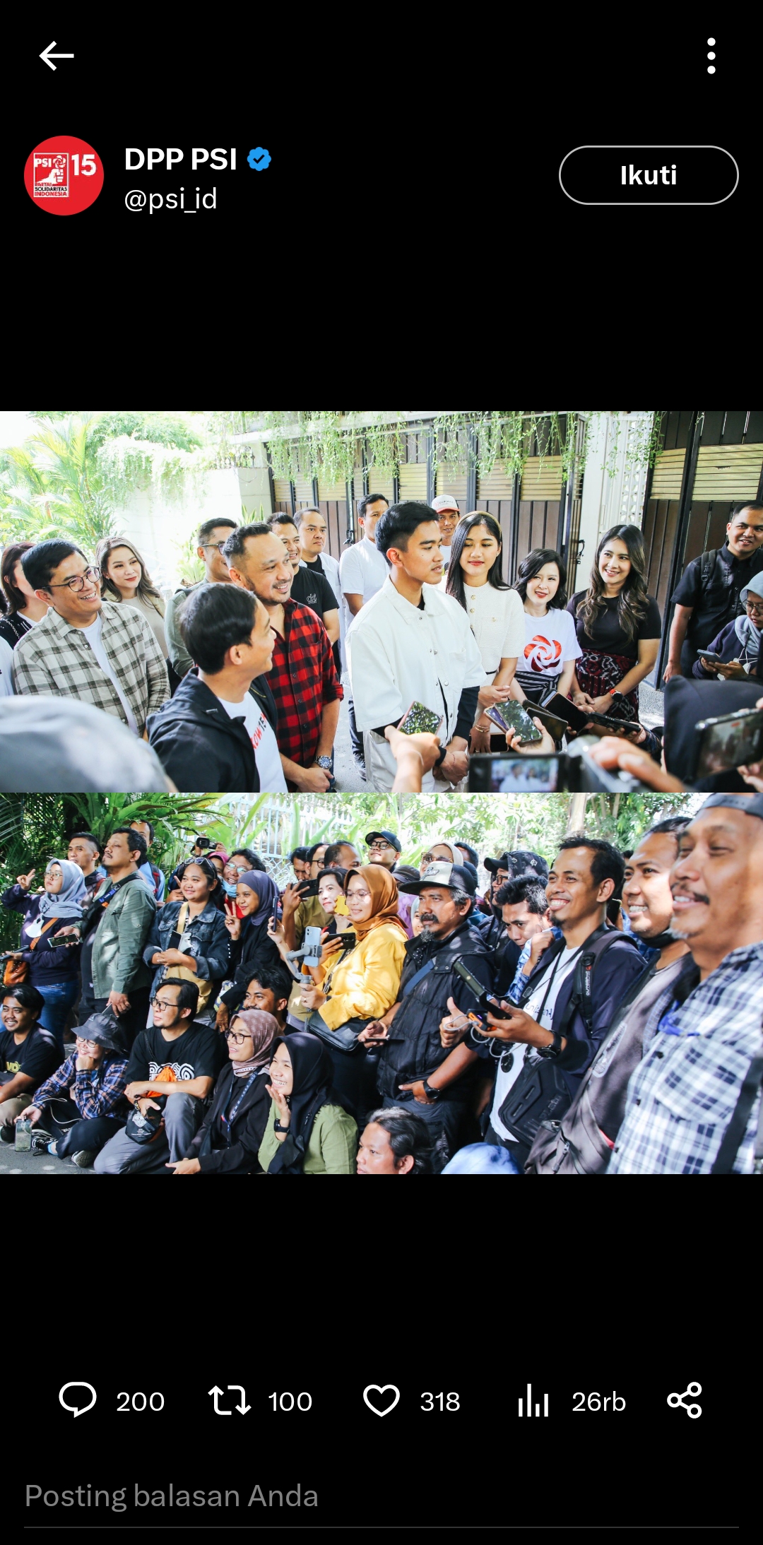 Kaesang Pangarep didampingi isterinya, Erina Gundono serta Petinggi PSI, pasca peresmian keanggotaan Kaesang sebagai kader PSI di Kediaman Presiden Joko Widodo, Sumber, Banjarsari, Solo. (X/@DPP PSI)