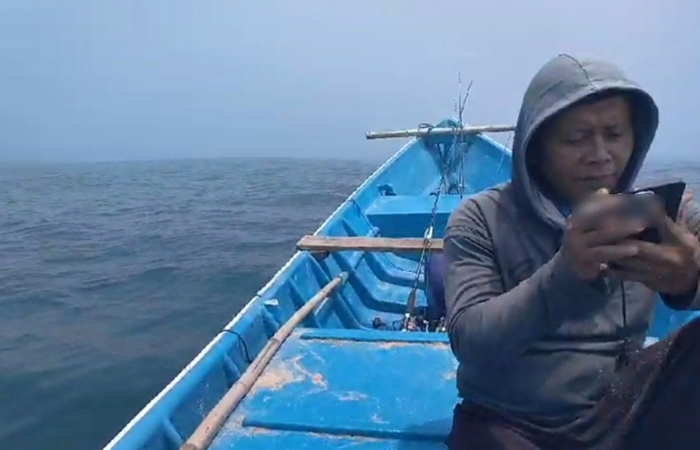 KEHILANGAN ARAH: Nelayan mendokumentasikan fenomena kabut tebal di Pantai Selatan Gunungkidul, dengan jarak pandang radius 30 sampai 40 meter Senin (25/9).&nbsp;
