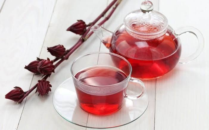 Bunga Rosela bisa diseduh dijadikan teh penghangat badan. (Pinterest)